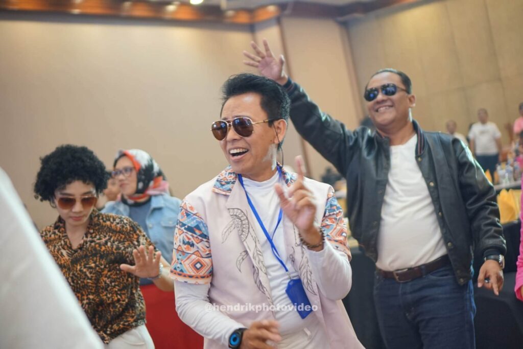 ihgma house of hendrik grup peserta kostum back to 90s panggung rakernas surakarta (3)