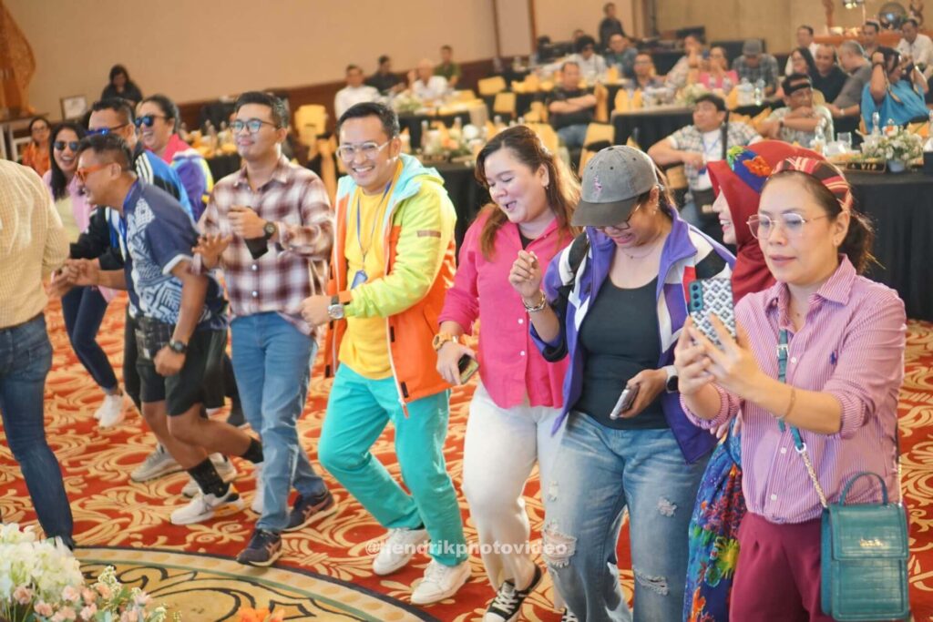 ihgma house of hendrik grup peserta kostum back to 90s panggung rakernas surakarta (5)