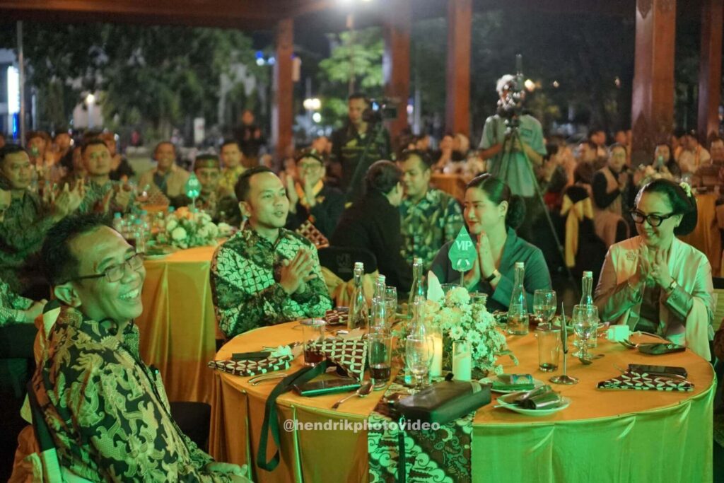 ihgma house of hendrik pimpinan batik foto bersama welcome dinner cultural harmony surakarta (5)