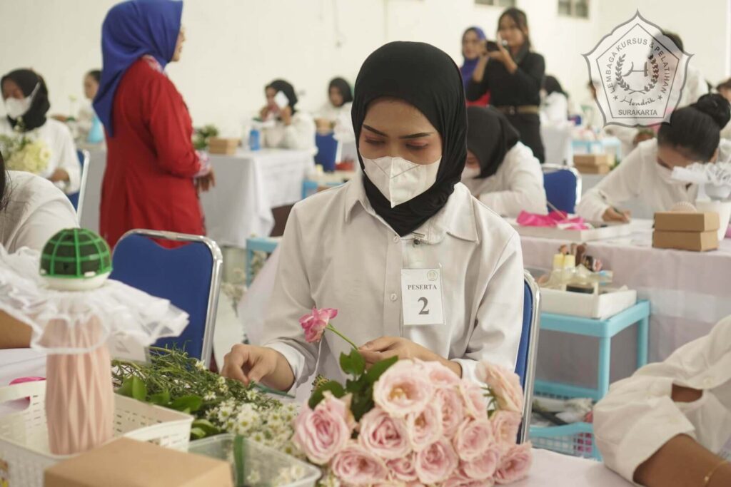 lkp hendrik surakarta uji kompetensi mua latihan buket mawar pengantin