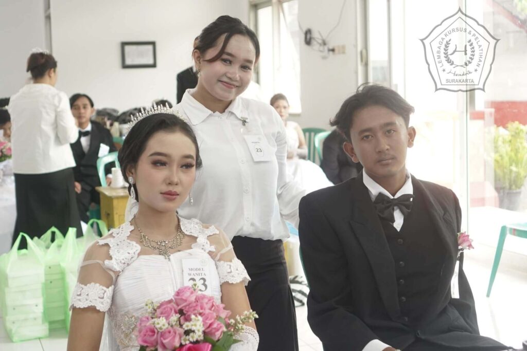 lkp hendrik surakarta uji kompetensi mua praktik rias wajah pengantin