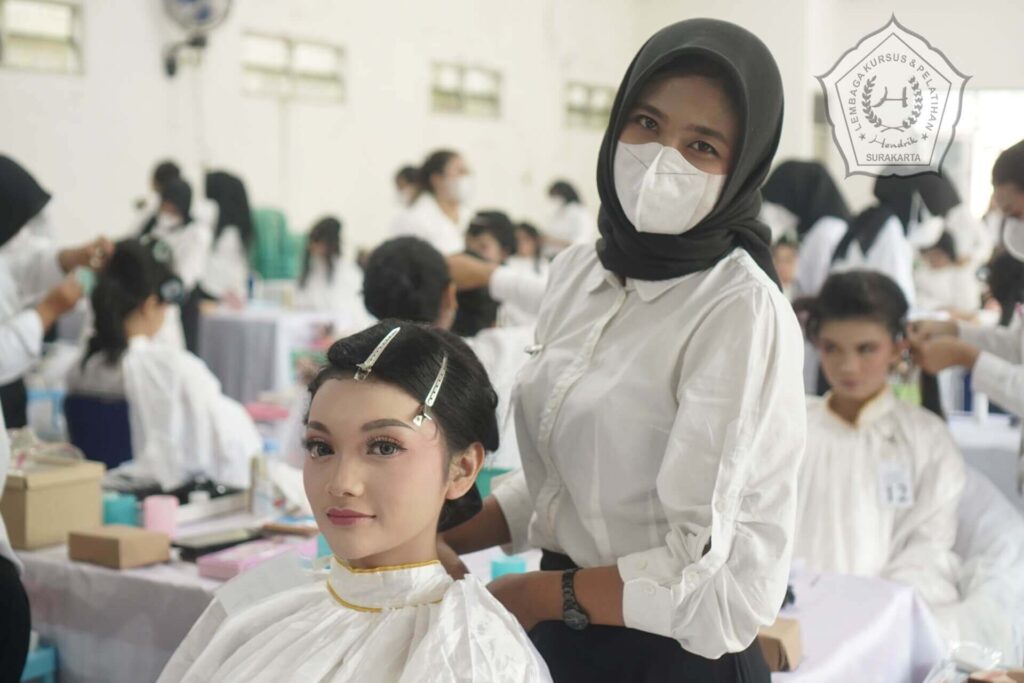 lkp hendrik surakarta uji kompetensi mua sanggul rambut pengantin wanita