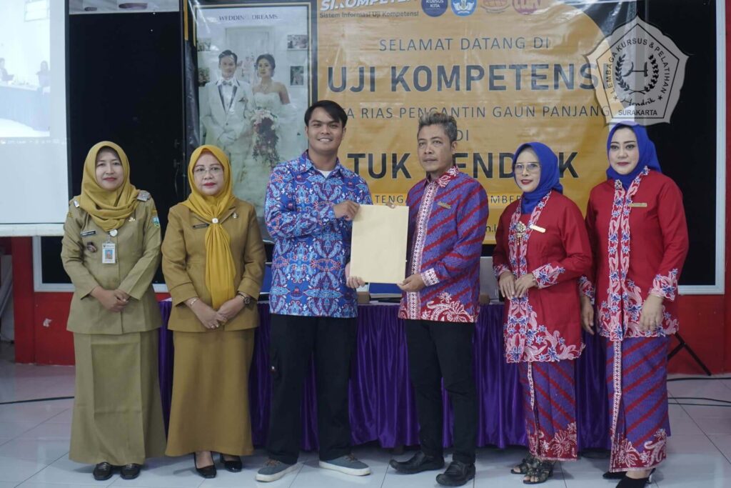 lkp hendrik surakarta uji kompetensi mua seremoni pembukaan pengantin 2025