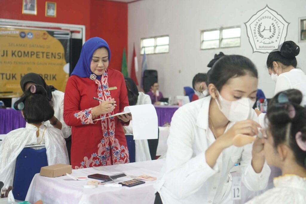 lkp hendrik surakarta uji kompetensi mua suasana ujian tata rias pengantin
