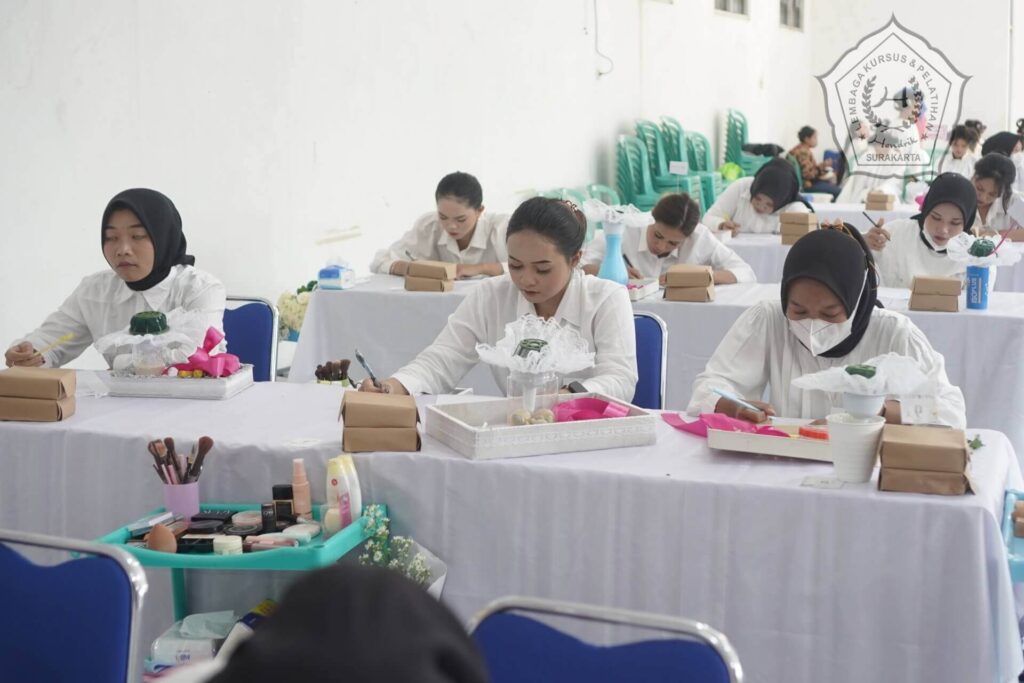 lkp hendrik surakarta uji kompetensi mua ujian teori tata rias pengantin