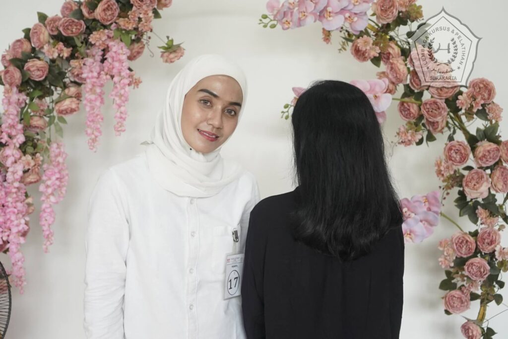 pelatihan kecantikan rambut final hair check house of hendrik