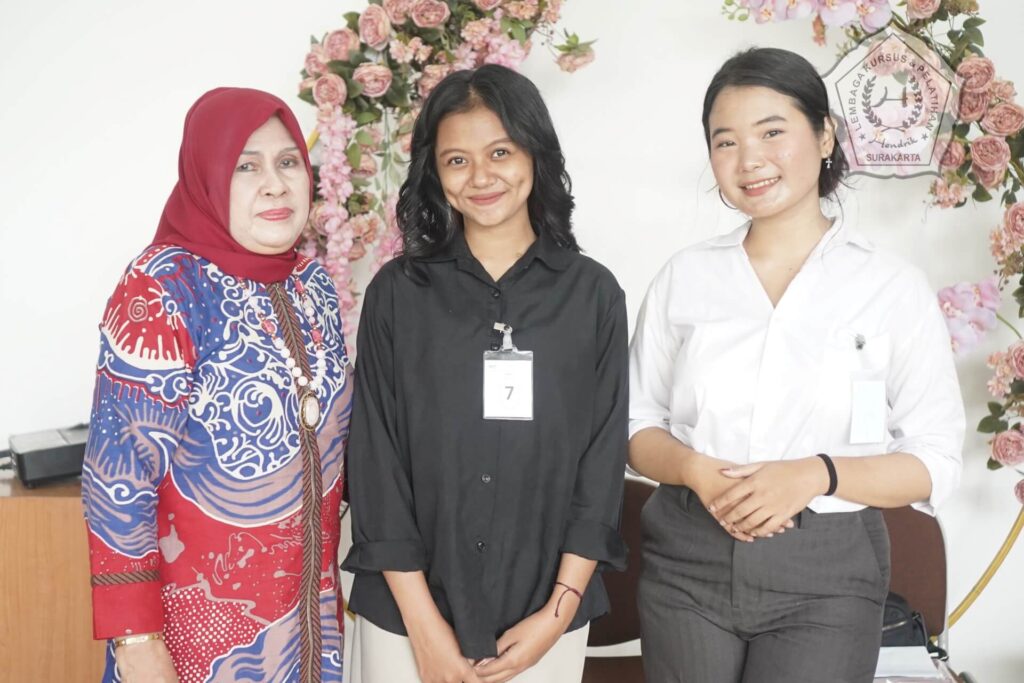 pelatihan kecantikan rambut group photo house of hendrik