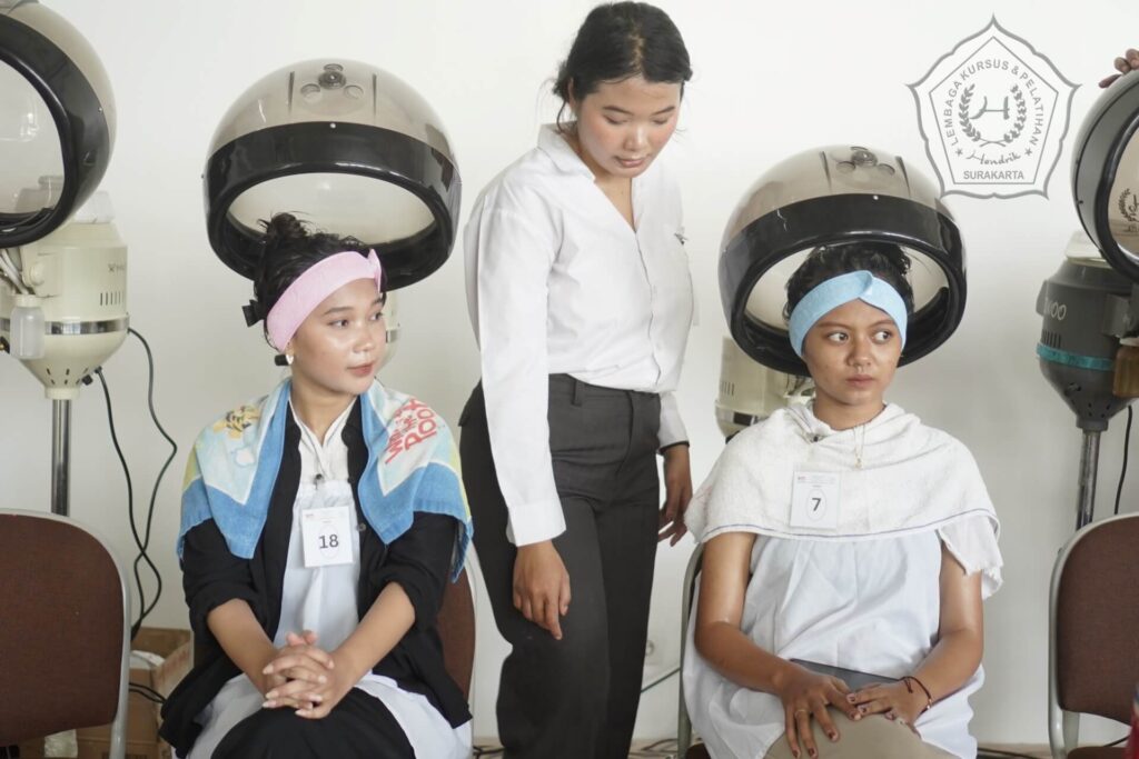 pelatihan kecantikan rambut hair dryer station house of hendrik