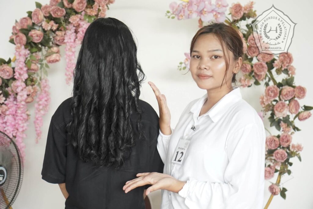 pelatihan kecantikan rambut voluminous waves house of hendrik