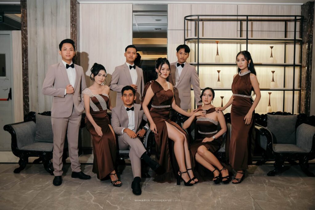 wedding show vows on fire foto grup bridesmaid groomsmen coklat house of hendrik