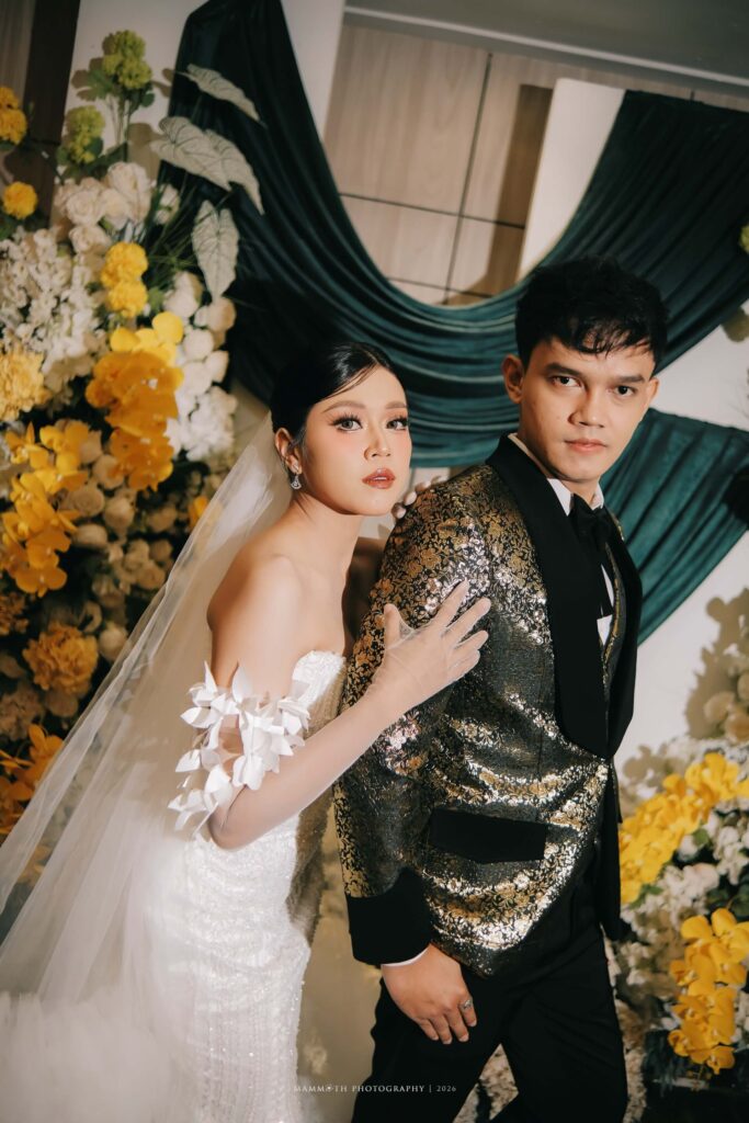 wedding show vows on fire foto pasangan pengantin backdrop floral house of hendrik