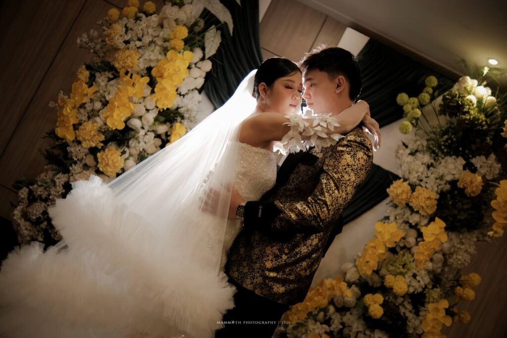 wedding show vows on fire foto pengantin dekorasi bunga kuning house of hendrik
