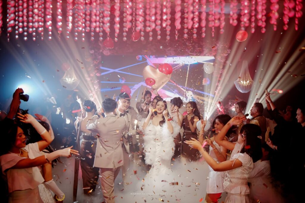 wedding show vows on fire momen pesta dancefloor bersama tamu house of hendrik