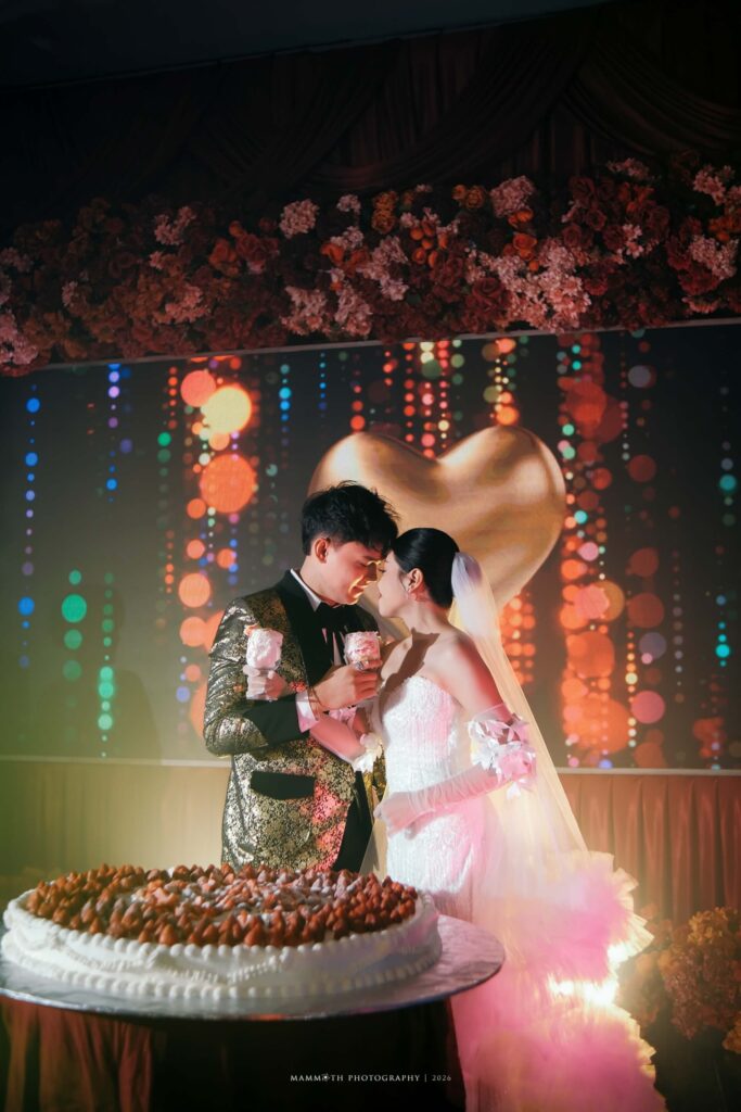wedding show vows on fire potong kue pengantin dekorasi hati house of hendrik