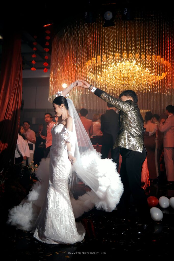 wedding show vows on fire tari pengantin putaran veil house of hendrik