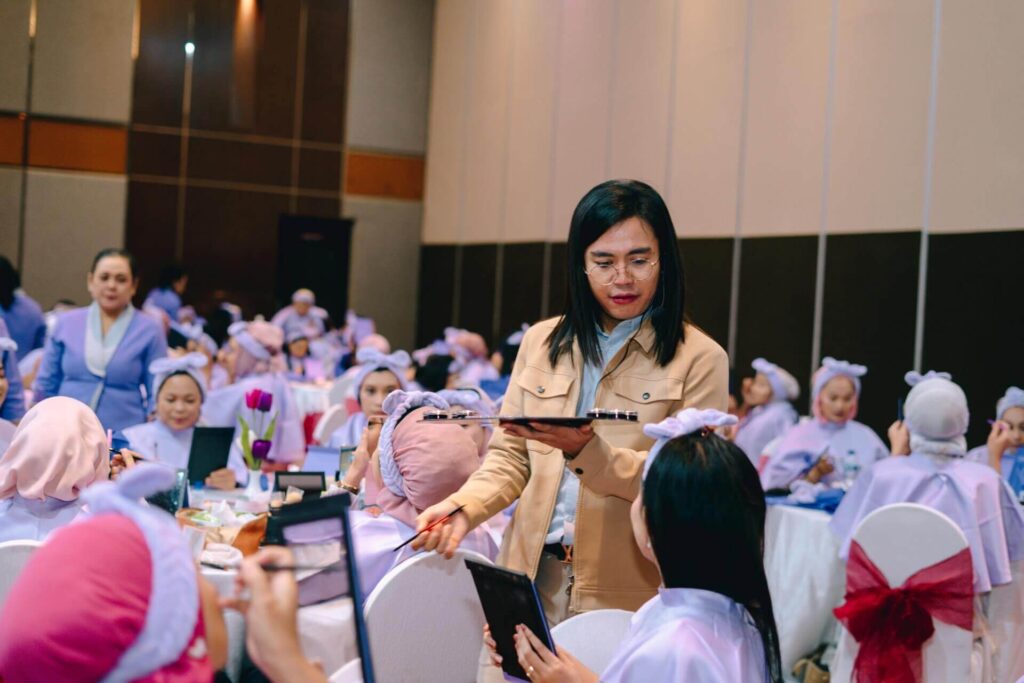 workshop latulipe galih mua galih pamungkas keliling dampingi peserta beauty class karanganyar