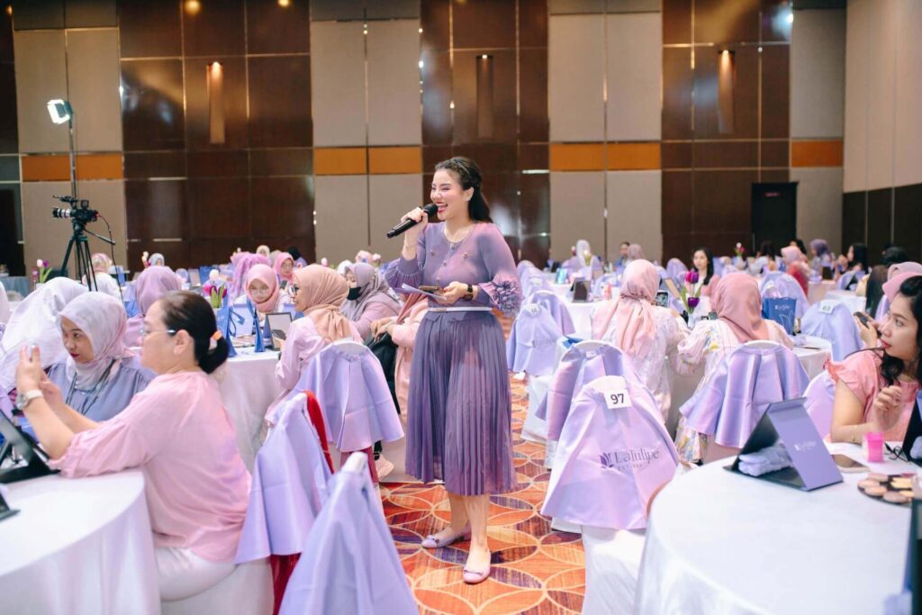 workshop latulipe galih mua mc pandu acara depan peserta beauty class karanganyar