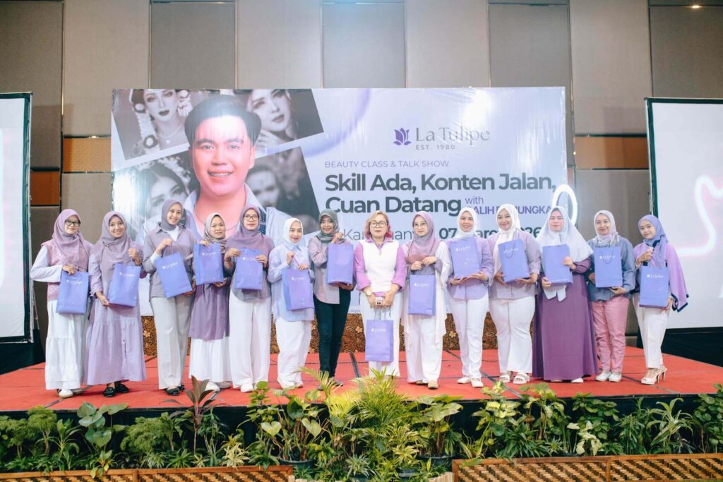 workshop latulipe galih mua pemenang terima goodie bag panggung beauty class karanganyar