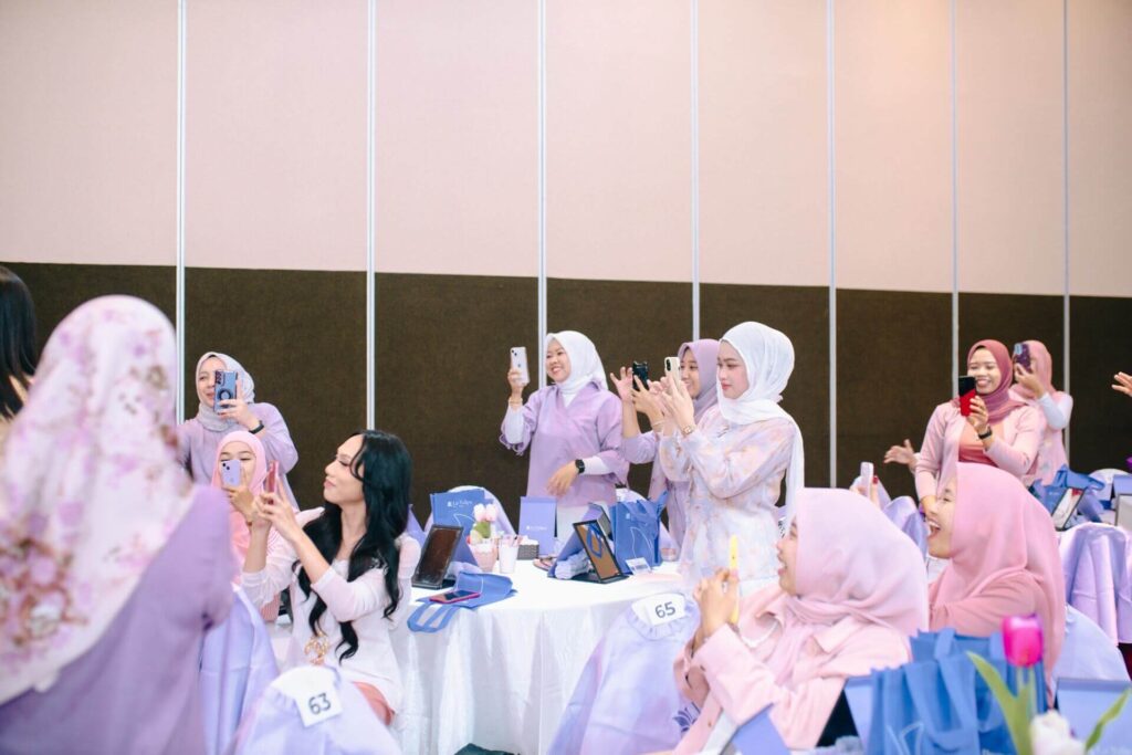 workshop latulipe galih mua peserta antusias foto selfie meja beauty class karanganyar