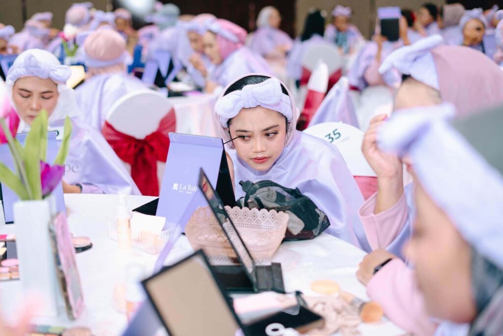 workshop latulipe galih mua peserta aplikasi maskara cermin beauty class karanganyar