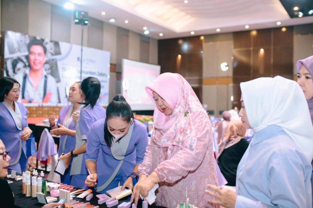 workshop latulipe galih mua peserta pilih produk meja display kosmetik karanganyar