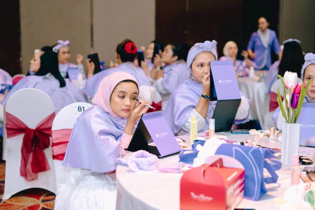 workshop latulipe galih mua peserta praktek eyeshadow cermin beauty class karanganyar
