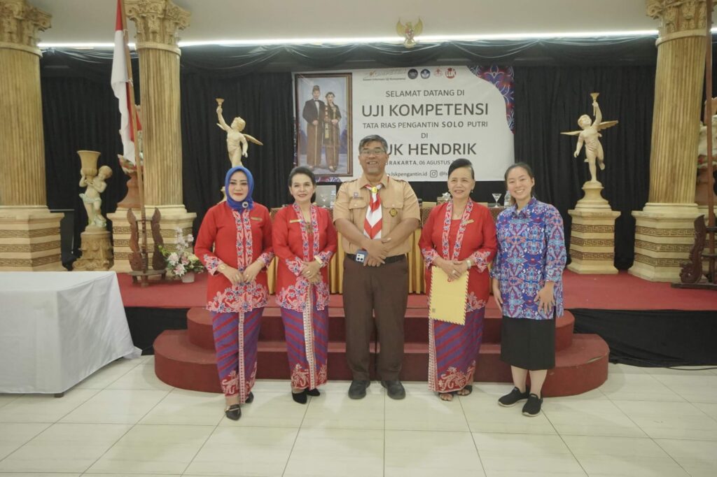 house of hendrik surakarta lpk tata rias putri solo 06