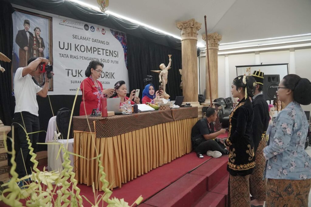 house of hendrik surakarta lpk tata rias putri solo 78
