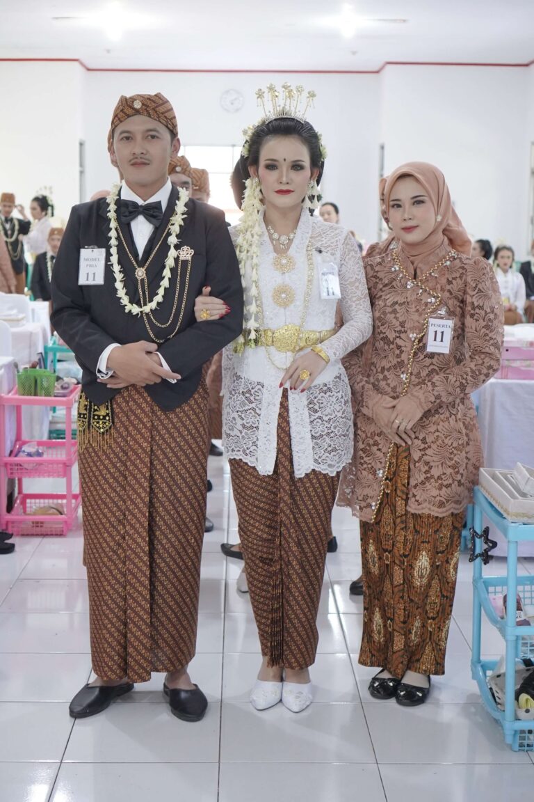 peserta 11 uji kompetensi tata rias sunda putri tengaran 202635