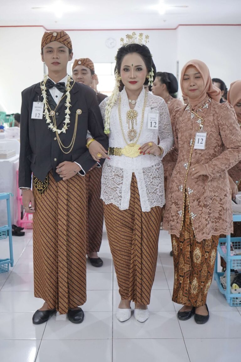peserta 12 uji kompetensi tata rias sunda putri tengaran 202636