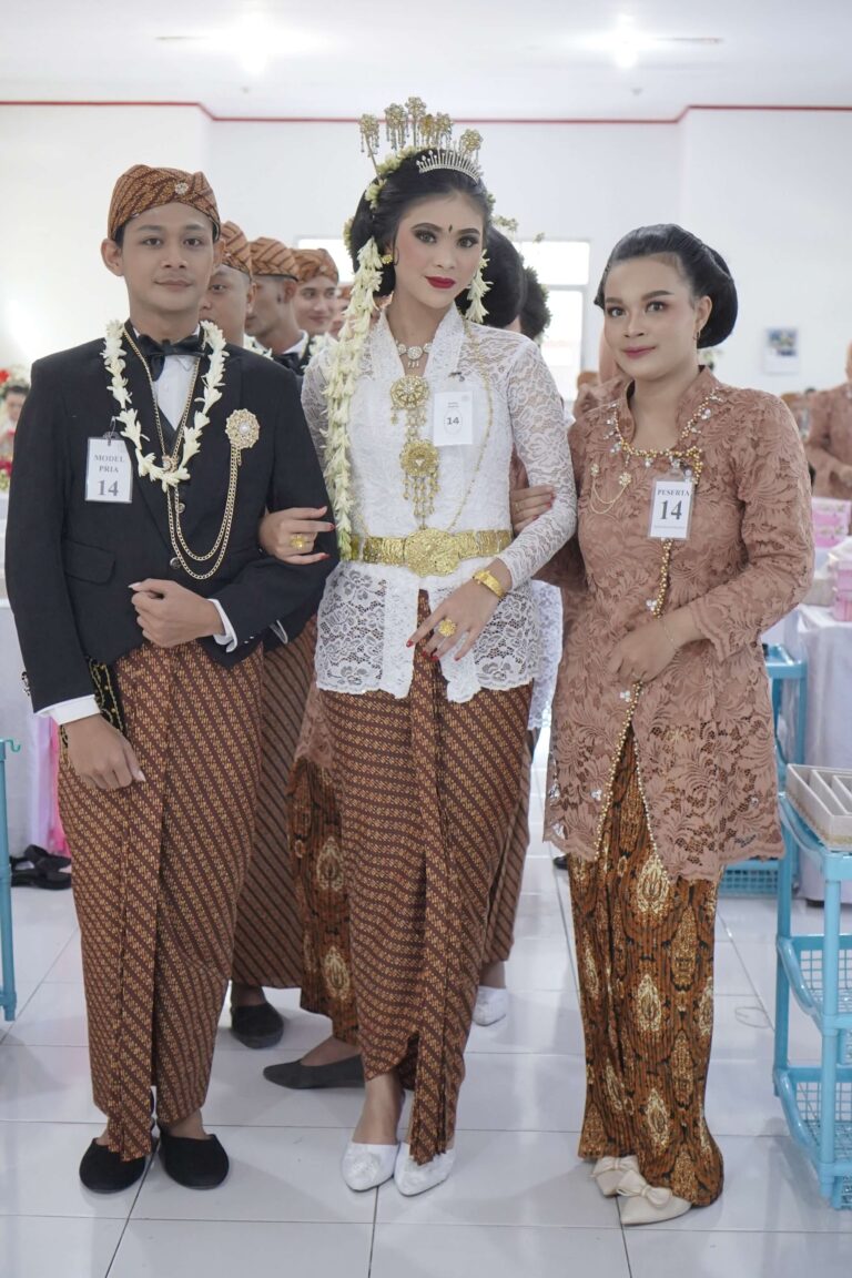 peserta 14 uji kompetensi tata rias sunda putri tengaran 202638