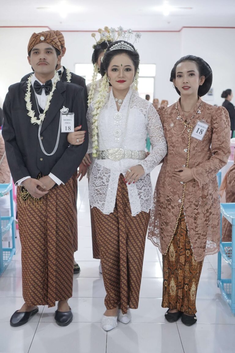 peserta 18 uji kompetensi tata rias sunda putri tengaran 202642
