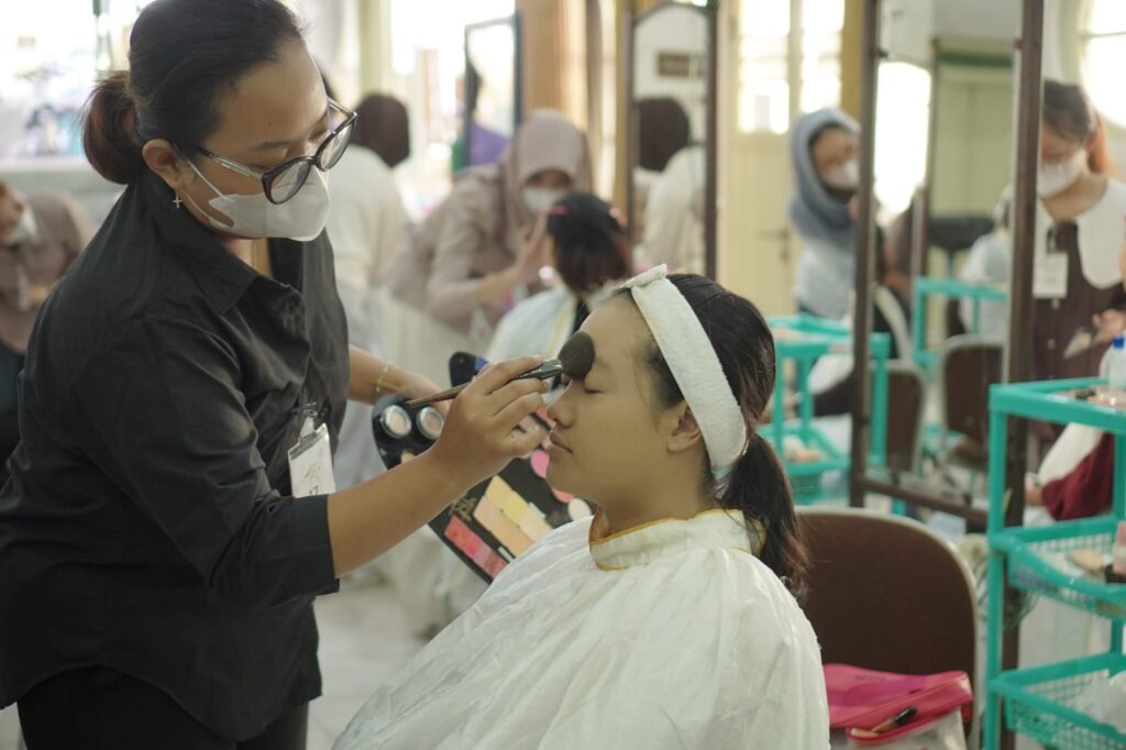 praktik perawatan wajah di lkp hendrik 45