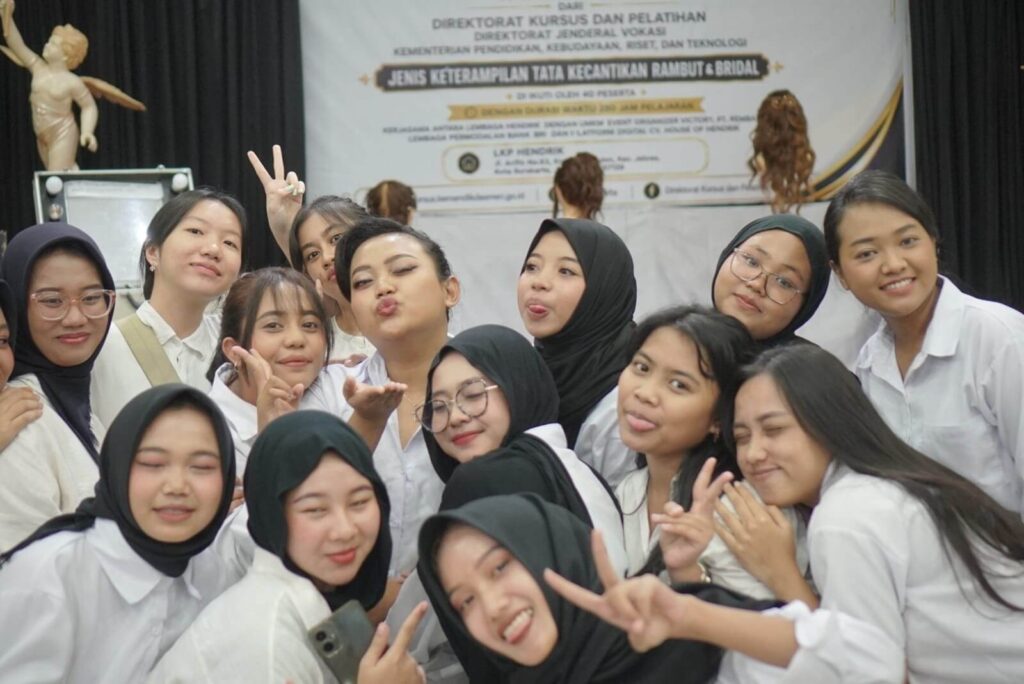 praktik perawatan wajah di lkp hendrik 51