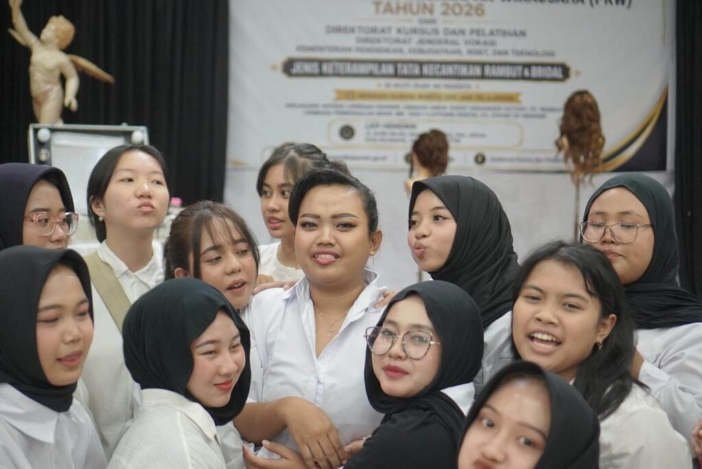 praktik perawatan wajah di lkp hendrik 53