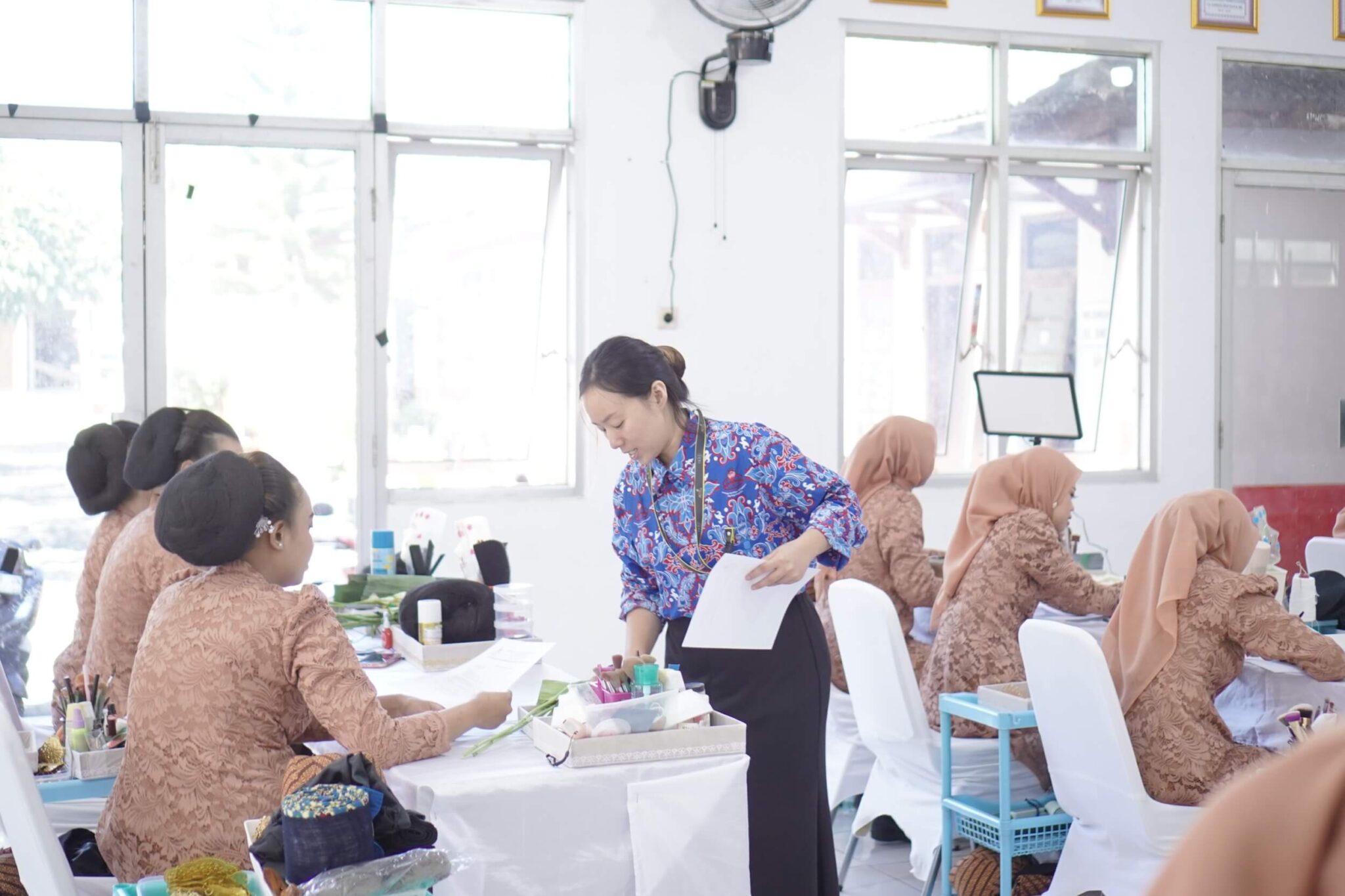 sherly panitia uji kompetensi tata rias sunda putri tengaran 202609
