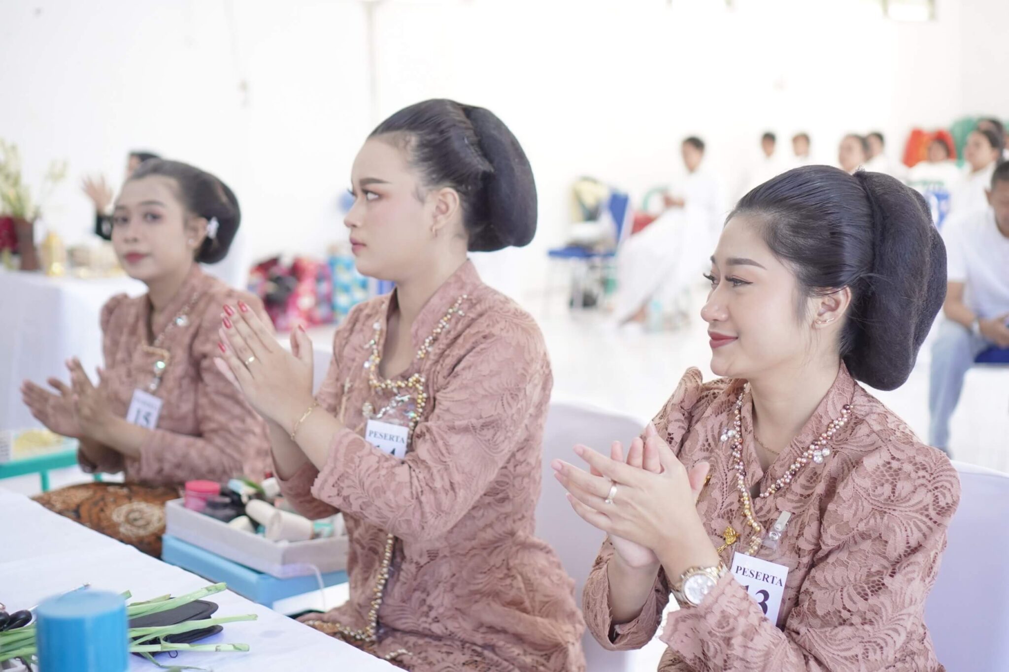 siswi uji kompetensi tata rias sunda putri tengaran 202604